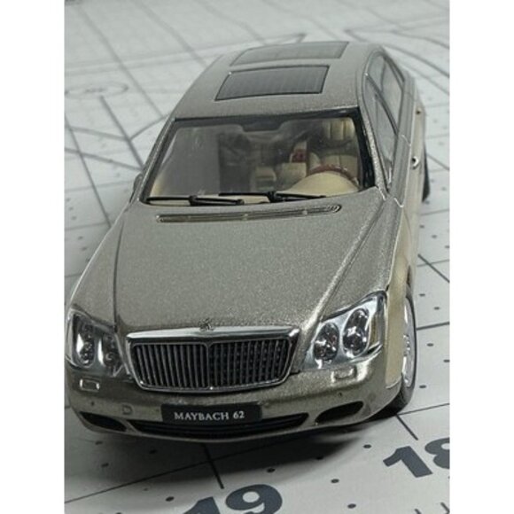 AutoArt Mercedes Benz Maybach 62 Gold Tan-Scale 1:43 No Box No Hood Ornament - Picture 1 of 12